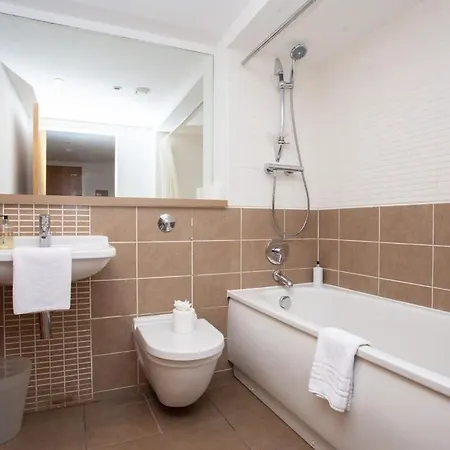 City Centre W Parking & Hyperoptic Wifi