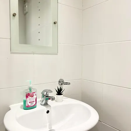 Cozy 2 Bed Just Minutes From Airport Apartament Glasgow
