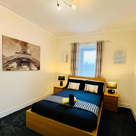Cozy 2 Bed Just Minutes From Airport Apartament