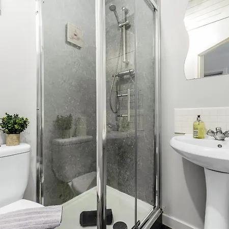 Apartment 2bed East End Gem
