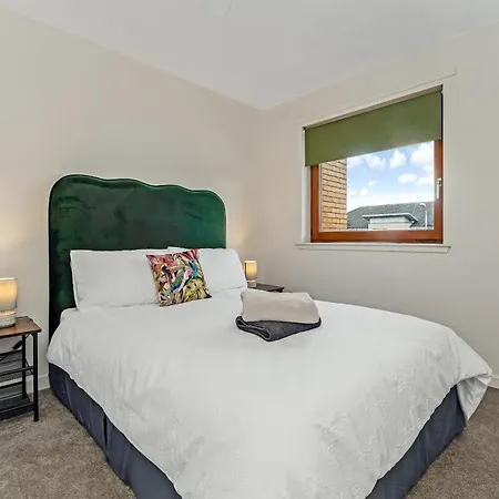 2bed East End Gem With Free Parking דירה *