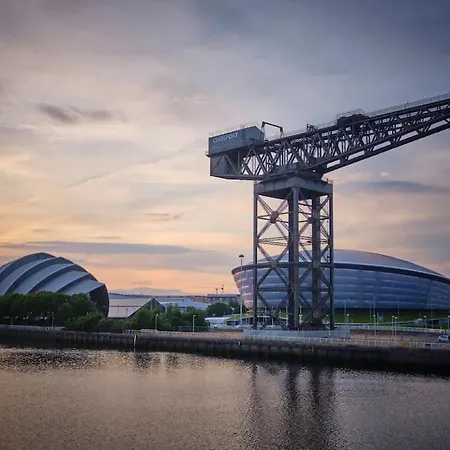 Luxurious Penthouse With Bar At Hydro & Secc