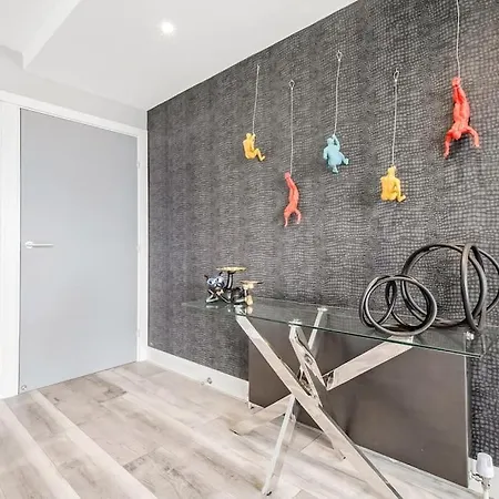 Luxurious Penthouse With Bar At Hydro & Secc