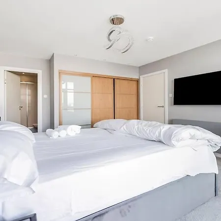 Διαμέρισμα Luxurious Penthouse With Bar At Hydro & Secc