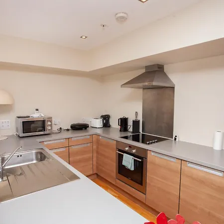 度假居 Beautiful Penthouse In Centre Location *