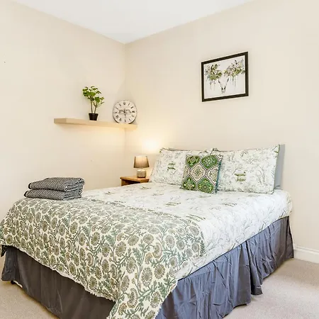 5 Bed Finnieston Skyhigh Duplex With Parking Глазго