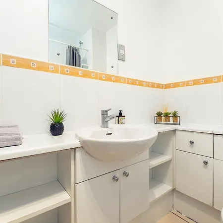 5 Bed Finnieston Skyhigh Duplex With Parking Глазго