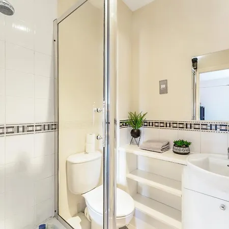 5 Bed Finnieston Skyhigh Duplex With Parking