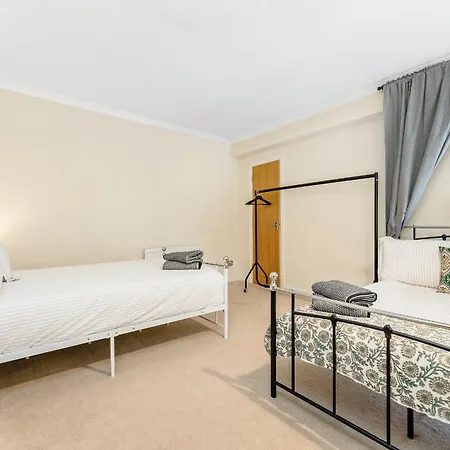 5 Bed Finnieston Skyhigh Duplex With Parking Апартаменты *