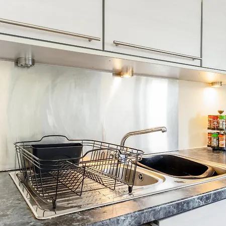 5 Bed Finnieston Skyhigh Duplex With Parking * Глазго