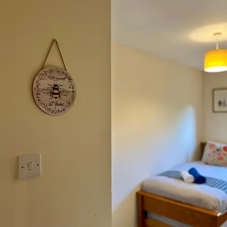 Stylish Modern Flat With Juliet Balcony & Parking *