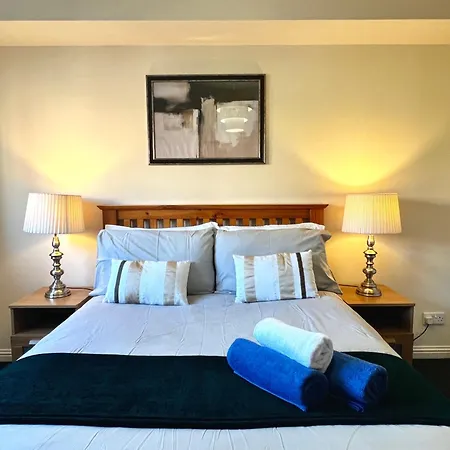 Stylish Modern Flat With Juliet Balcony & Parking * Glasgow