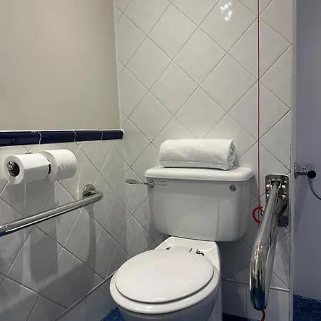 Go2 Glasgow - Free Parking And Pet Friendly 2*