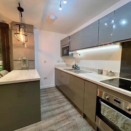 Private Bedroom - Modern Flat - West End * Glasgow