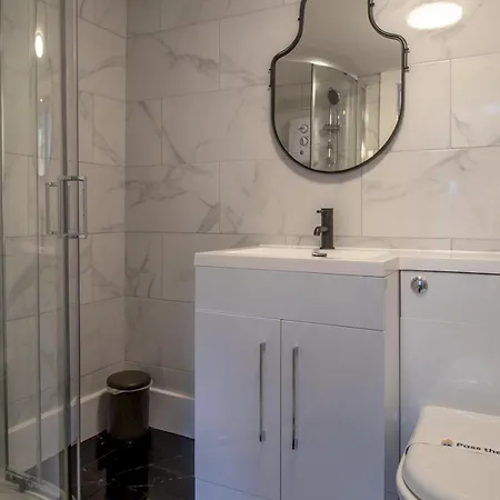 Apartment Dream With Loft West End - Pass The Keys *