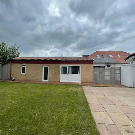 Entire Private 1 Bedroom - Guest In * Glasgow