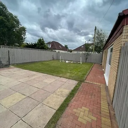 Entire Private 1 Bedroom - Guest In