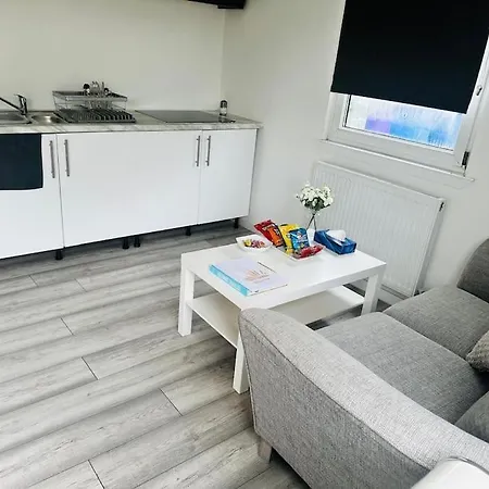 Entire Private 1 Bedroom - Guest In Apartament