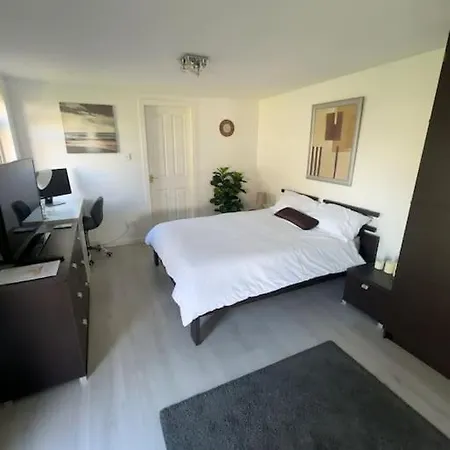 Entire Private 1 Bedroom - Guest In