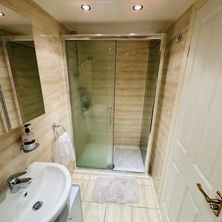 Entire Private 1 Bedroom - Guest In *