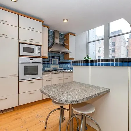 Bright And Duplex In Centre *