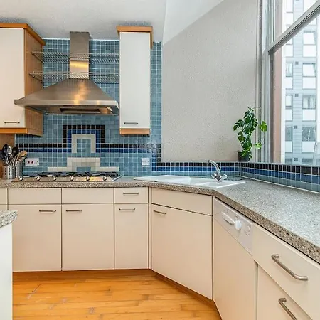 Bright And Duplex In Centre *