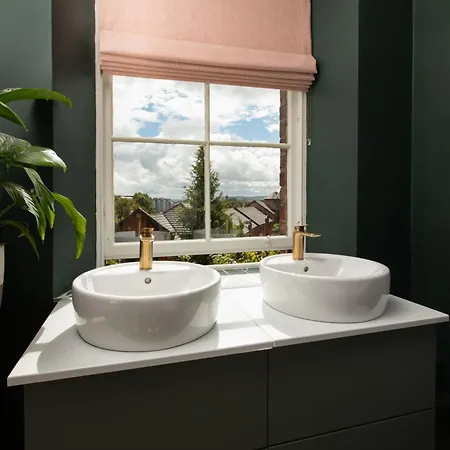 Hotel Celentano's Restaurant With Glasgow