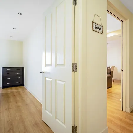 Bell Street Apartment *