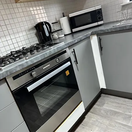 2 Bed Entire Upper Flat In