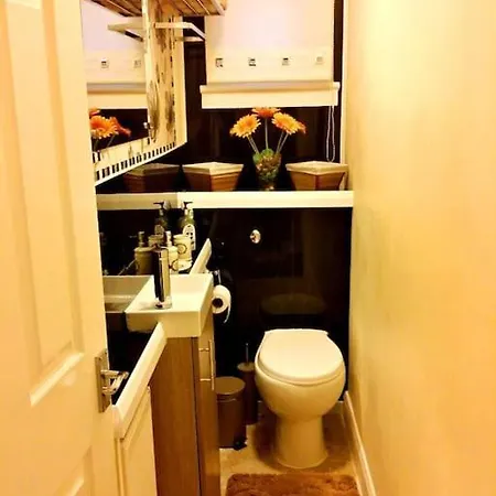 דירה 3 Bedroom - Free Parking & Wifi 350mbps גלאזגו