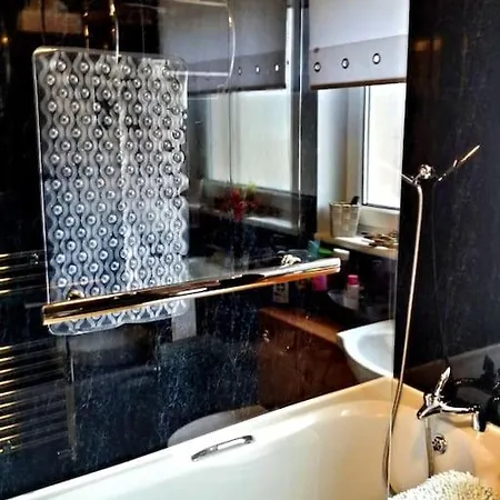 3 Bedroom - Free Parking & Wifi 350mbps