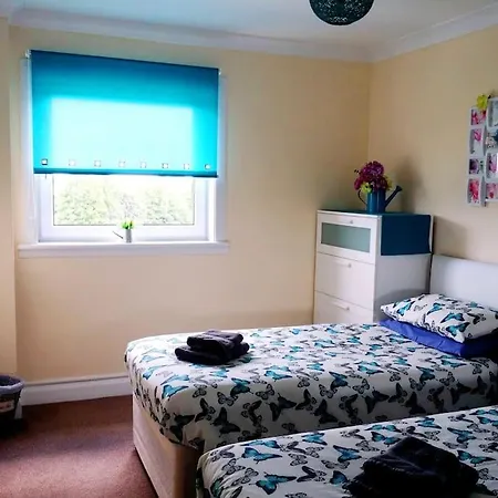 3 Bedroom - Free Parking & Wifi 350mbps דירה גלאזגו