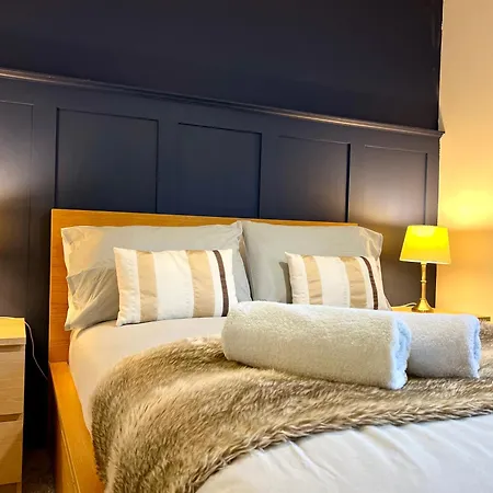 Ground Floor Flat With Free Parking & Wifi