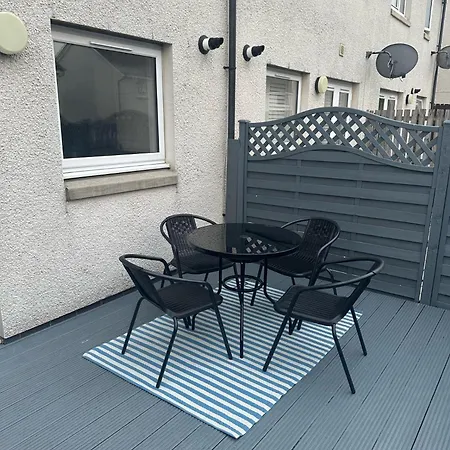 Black Daisy * Glasgow