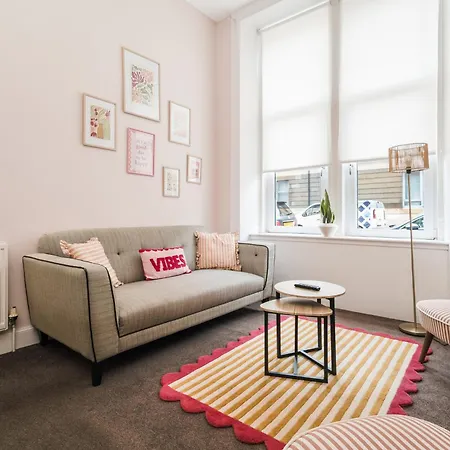 4 Beds - Gateway Getaway With Free Parking Glasgow