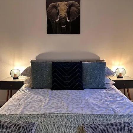 Brightcentral With Parking Daire