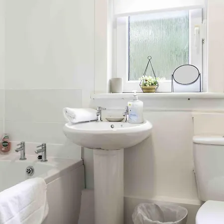 2 Bdr House By Caledonia Luxe Short Lets & Serviced Glasgow