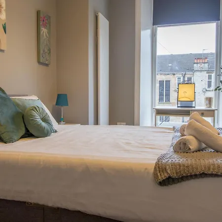 Wonderful West End - Pass The Keys *