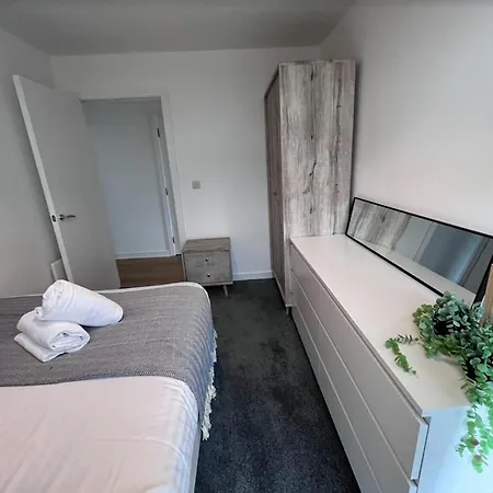 Apartment Stylish Newly Decorated 2 Bed *
