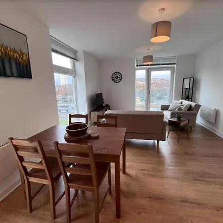 Apartment Stylish Newly Decorated 2 Bed Glasgow