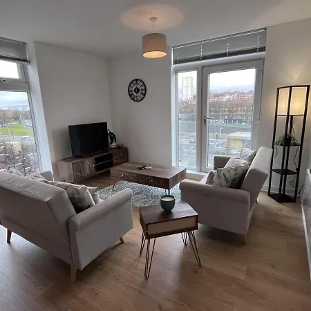 Stylish Newly Decorated 2 Bed * Glasgow
