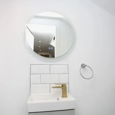 Three Bedroom Upper Flat In Jordanhill * Глазго