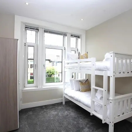 Three Bedroom Upper Flat In Jordanhill * Глазго