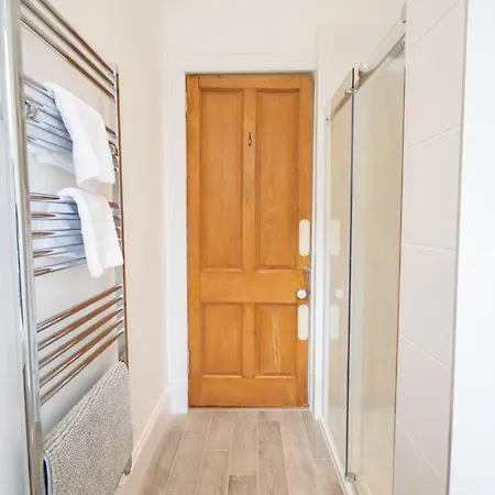 Stunning 3 Bed Flat In The Heart Of The West End * Glasgow