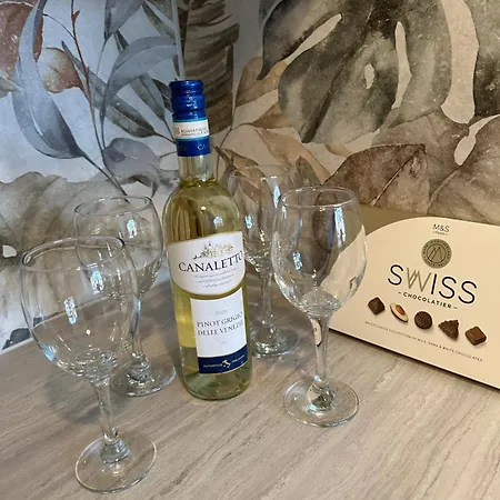 Stunning 2 Bedroom * Glasgow