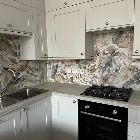 Stunning 2 Bedroom *