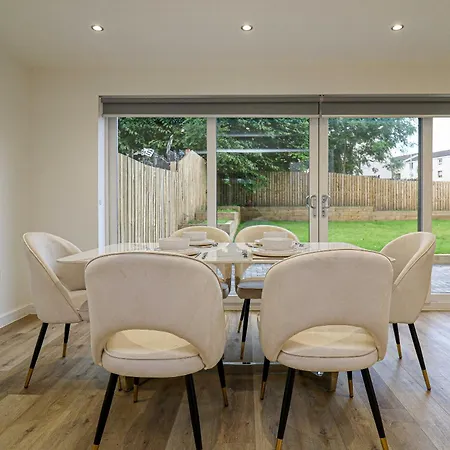 بيت للعطل Wyndford Riverside House غلاسغو