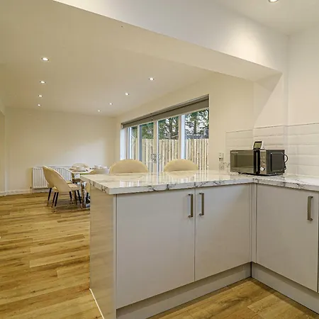 بيت للعطل Wyndford Riverside House