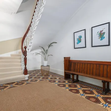Extravagant 6 Bed Victorian Townhouse With Hot Tub * Glasgow