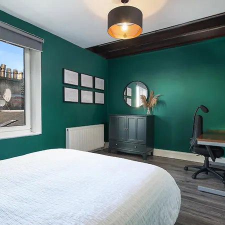 Extravagant 6 Bed Victorian Townhouse With Hot Tub * Glasgow